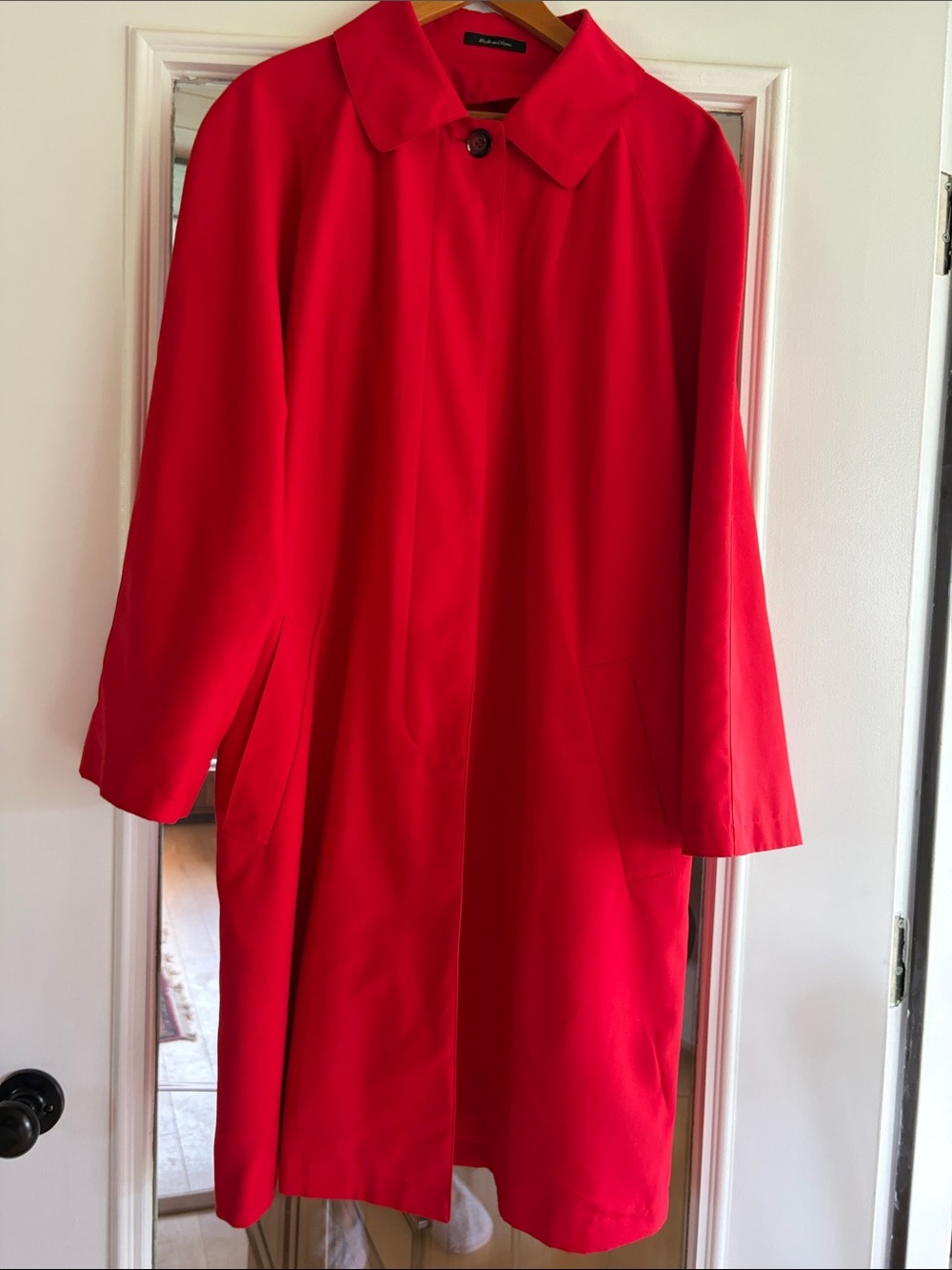 Women Sanyo NewYork Red Trench Coat
Size 12